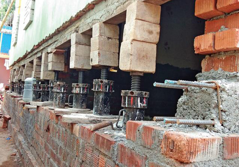 Lifting House Jacks